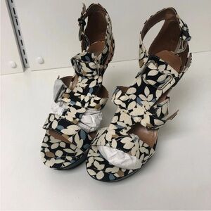 Miss Me Black and Cream Floral Sandals